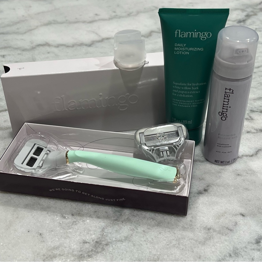 Flamingo * Travel Shave Kit * NWT * Razor*Holder*Shave Cream*Moisturizing Lotion - Picture 2 of 14